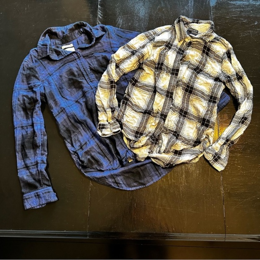 American Eagle XS Black and Blue and White and Black Flannel Fall Button Down